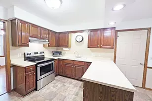 4211 Wilshire Ln, Janesville, WI 53546 - Photo 9