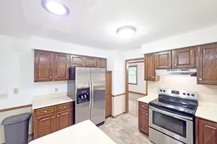 4211 Wilshire Ln, Janesville, WI 53546 - Photo 11