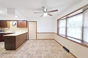 4211 Wilshire Ln, Janesville, WI 53546 - Photo 13