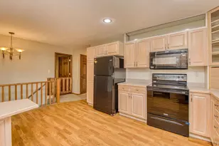 913 Arrowhead Dr, East Dubuque, IL 61025 - Photo 11
