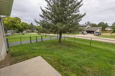 913 Arrowhead Drive, East Dubuque, IL 61025 - Photo 37