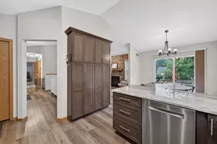 105 Terrace Ct, Mount Horeb, WI 53572 - Photo 9
