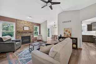 105 Terrace Ct, Mount Horeb, WI 53572 - Photo 3
