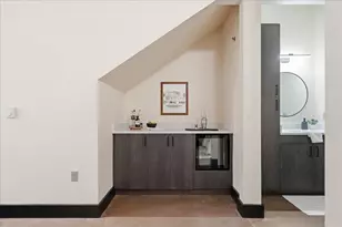210 S Hamilton St, Madison, WI 53703 - Photo 11