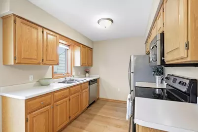 3222 Dorchester Way, Madison, WI 53719 - Photo 7