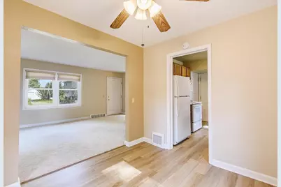 2537 Hoard Street, Madison, WI 53704 - Photo 7
