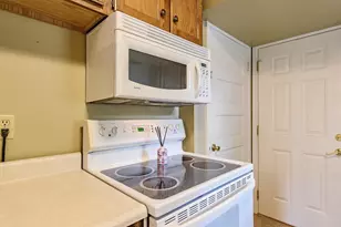 2537 Hoard St, Madison, WI 53704 - Photo 9