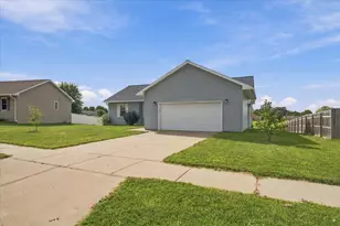 745 Crestview Dr, Reedsburg, WI 53959 - Photo 35