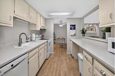 6302 Mineral Point Road #201, Madison, WI 53705 - Photo 23