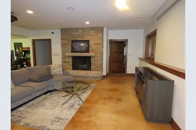 9090 N Range Line Road, River Hills, WI 53217 - Photo 11