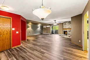 14 Maple Wood Ln, Madison, WI 53704 - Photo 3