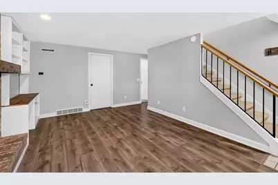 6005 Williamsburg Way, Madison, WI 53719 - Photo 5