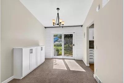 6005 Williamsburg Way, Madison, WI 53719 - Photo 15