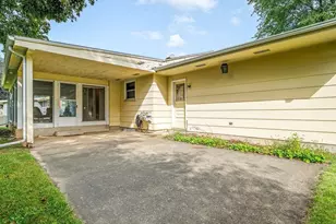 2406 Skyline Dr, Beloit, WI 53511 - Photo 35