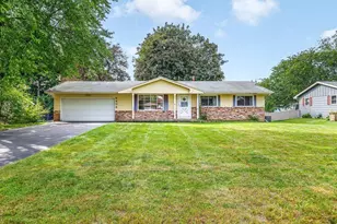 2406 Skyline Dr, Beloit, WI 53511 - Photo 3