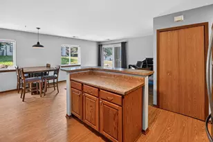 952 Rockefeller Ln, Madison, WI 53704 - Photo 9