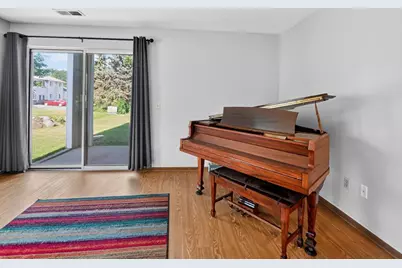 952 Rockefeller Lane, Madison, WI 53704 - Photo 5