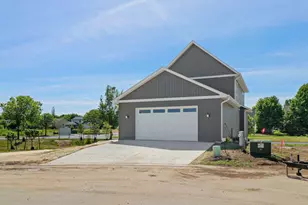 2810 Big Bluestem Pkwy, Fitchburg, WI 53711 - Photo 3