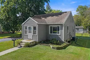 512 Ellinwood Ave, Reedsburg, WI 53959 - Photo 3
