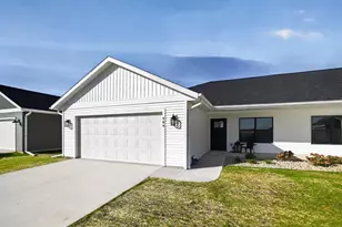 966 Bell Cir, Arlington, WI 53911 - Photo 3