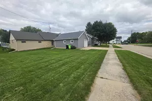 642 S Madison St, Waupun, WI 53963 - Photo 3