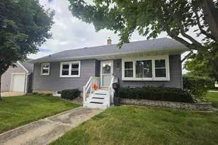 642 S Madison St, Waupun, WI 53963 - Photo 5