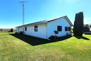 206 Hancock Dr, Orangeville, IL 61060 - Photo 33