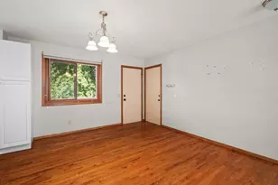 1722 S Thompson Dr, Madison, WI 53716 - Photo 9