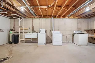 1722 S Thompson Dr, Madison, WI 53716 - Photo 25