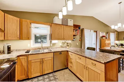 1727 Delaware Drive, Sun Prairie, WI 53590 - Photo 5