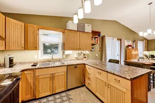 1727 Delaware Dr, Sun Prairie, WI 53590 - Photo 5