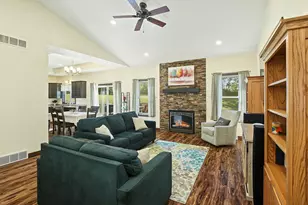 420 Ridgeway Dr, Rio, WI 53960 - Photo 3