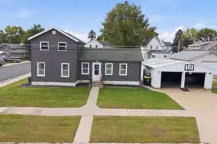 626 Mansion St, Mauston, WI 53948 - Photo 1