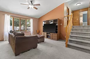 734 Lyndhurst Dr, Janesville, WI 53546 - Photo 3