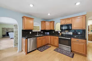 5133 Door Dr, Madison, WI 53705 - Photo 7