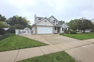 1304 N Wuthering Hills Dr, Janesville, WI 53546 - Photo 1