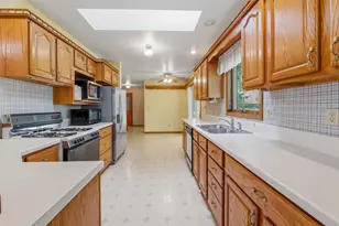 812 E South St, Beaver Dam, WI 53916 - Photo 5