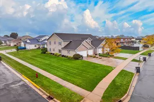 215 Douglas Dr, Brooklyn, WI 53521 - Photo 15