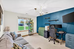 215 Douglas Dr, Brooklyn, WI 53521 - Photo 5