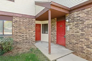 1027 Sunnyvale Ln, Madison, WI 53713 - Photo 3