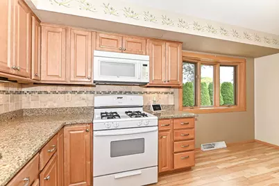 N89W15378 Cleveland Avenue, Menomonee Falls, WI 53051 - Photo 15