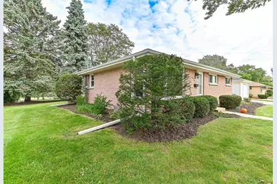 N89W15378 Cleveland Avenue, Menomonee Falls, WI 53051 - Photo 3