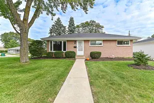 N89W15378 Cleveland Ave, Menomonee Falls, WI 53051 - Photo 5