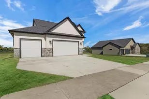 400 Michelle Ln, Cottage Grove, WI 53527 - Photo 3