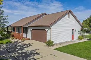 911 19th St, Reedsburg, WI 53959 - Photo 3