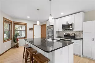 431 Thomas Ct, Oregon, WI 53575 - Photo 7