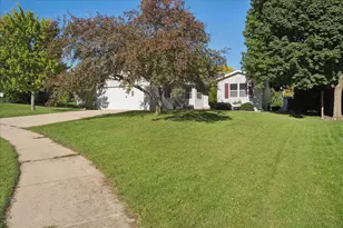 431 Thomas Ct, Oregon, WI 53575 - Photo 3