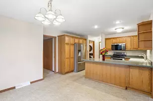 563 Clemens Ct, Portage, WI 53901 - Photo 3