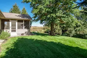 1616 Honeysuckle Ln, Janesville, WI 53546 - Photo 3