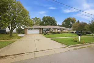 609 Oak Ln, Horicon, WI 53032 - Photo 1